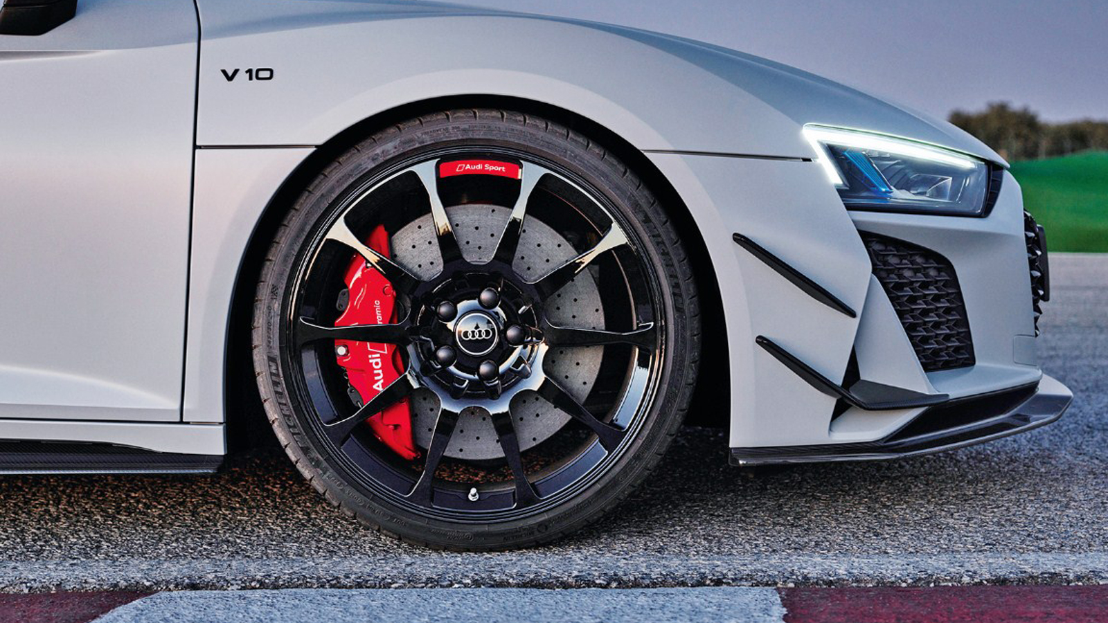 Δοκιμή Audi R8: 225.000€ για ένα αυτοκίνητο που δεν στρίβει!